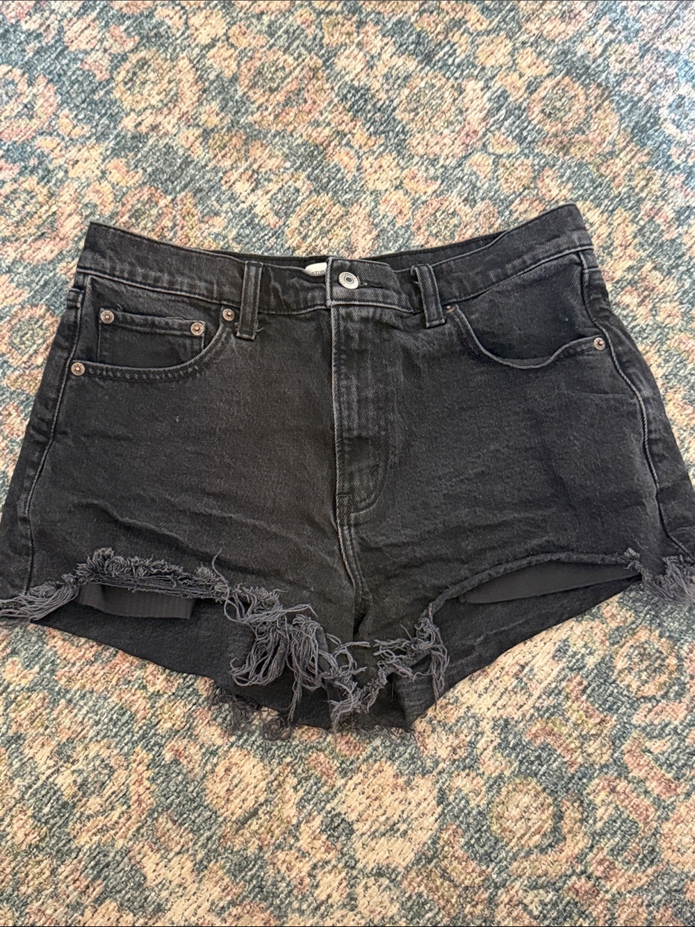 Abercrombie & Fitch The Moms Short High Rise  Distressed in Black
